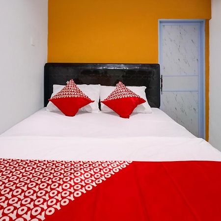 Super Oyo Capital O 93076 Batam Backpacker Guesthouse 2 Pembunuh 外观 照片